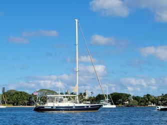 48' Caliber 1999 Yacht For Sale
